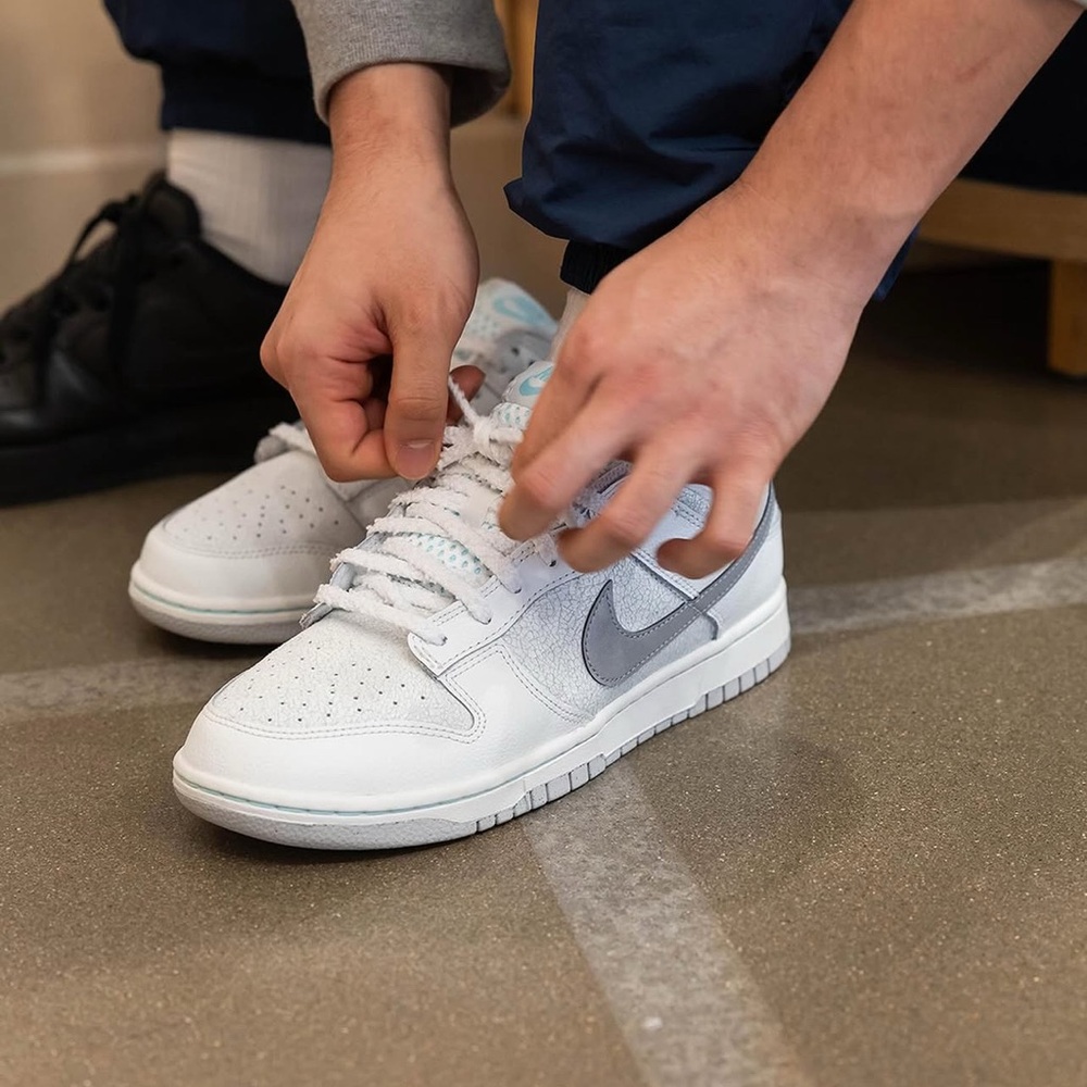 Nike Dunk Low SE - Picture 2 of 8